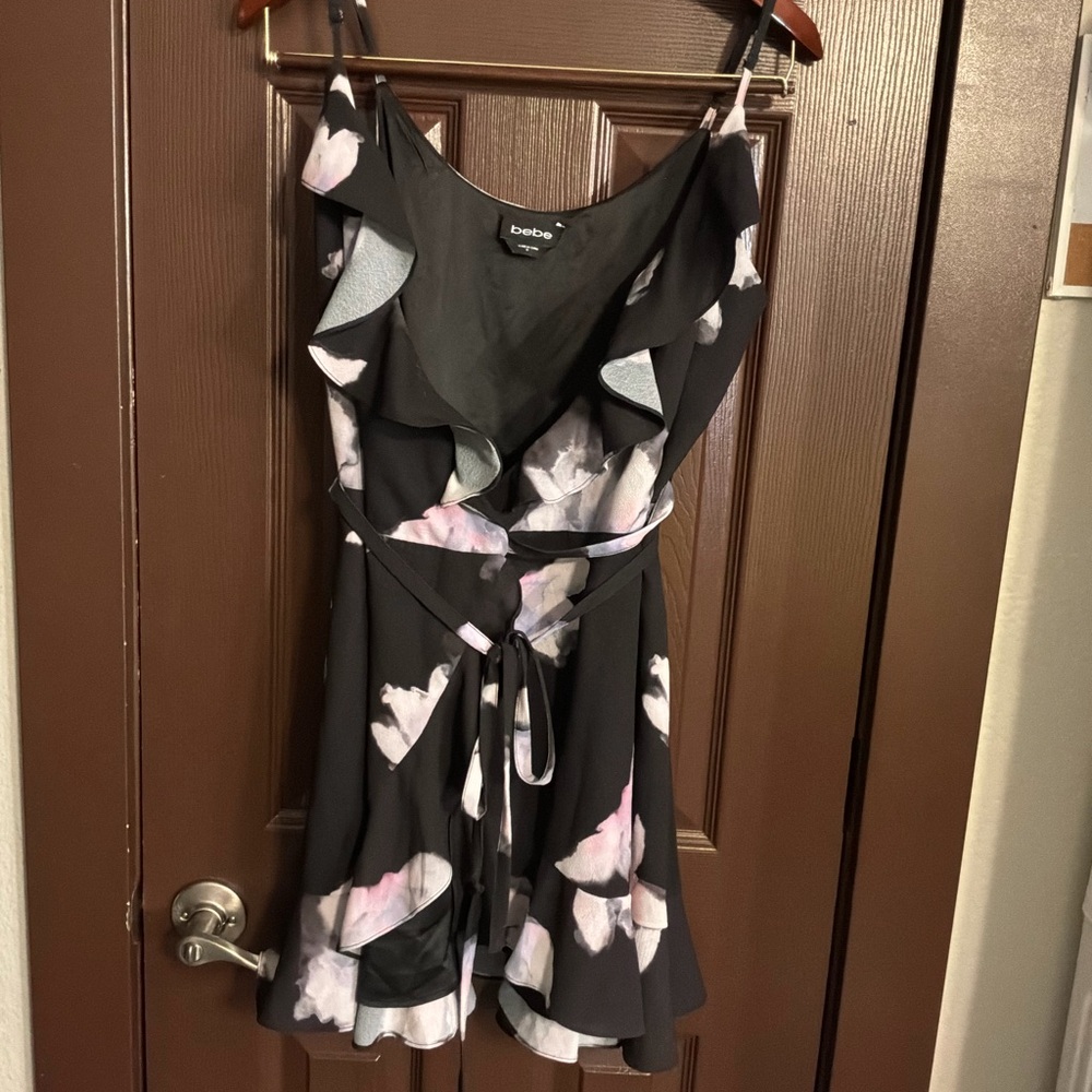 bebe Black Floral Ruffle Tie-Front Dress